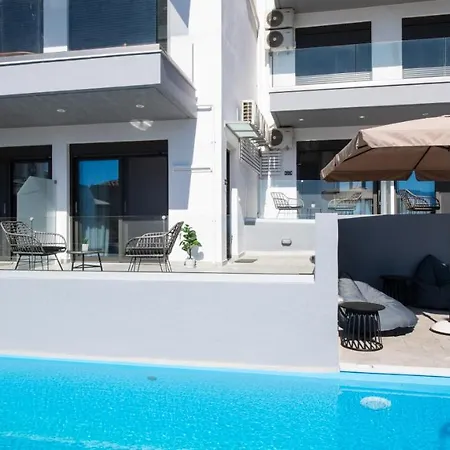 Апартаменты Clelia's And Dione's Design Swimming Pool *