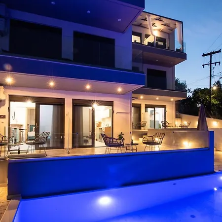 Апартаменты Clelia's And Dione's Design Swimming Pool
